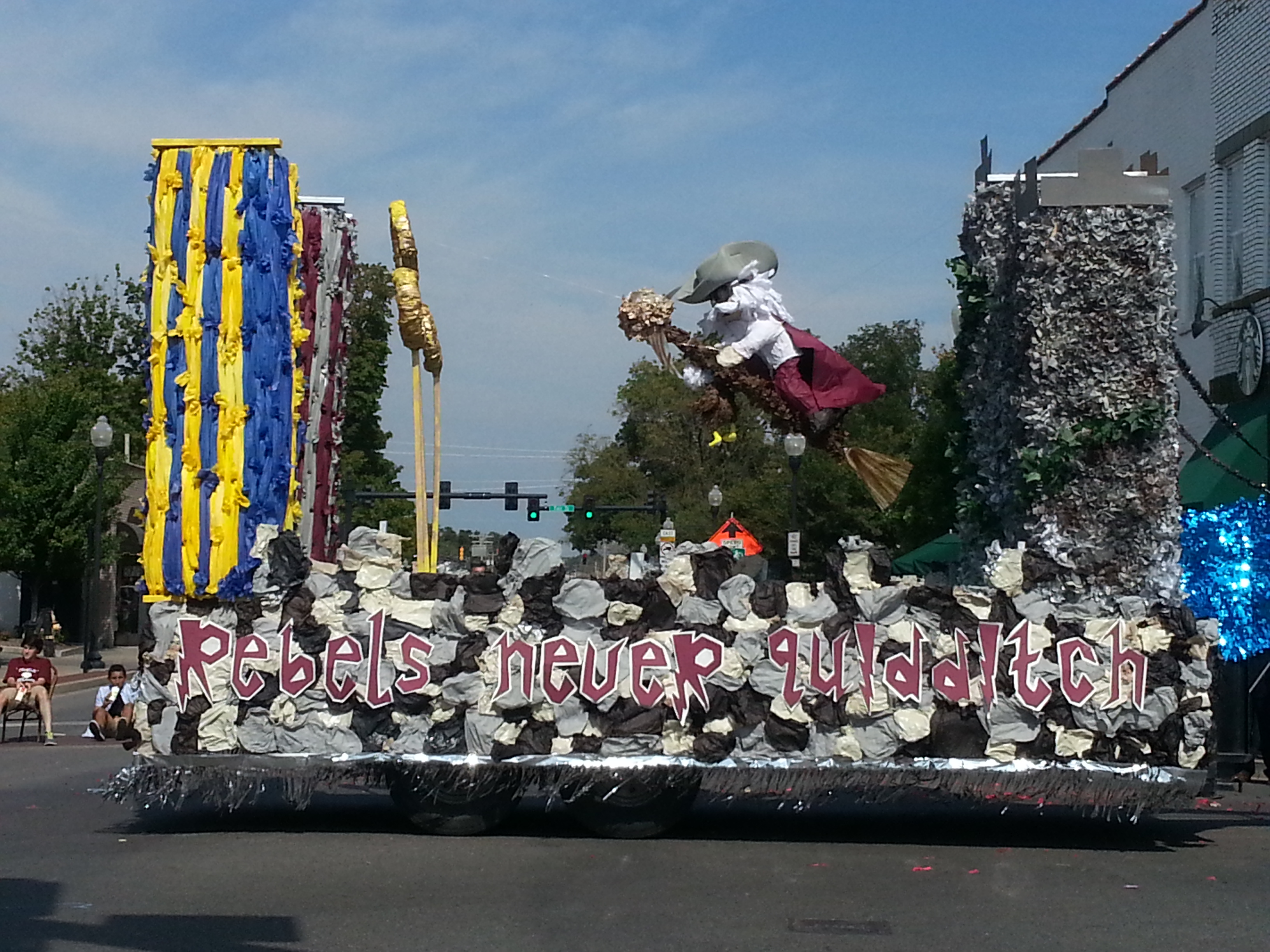 Pro Football Hall of Fame enshrinement adds Clydesdales, parade floats