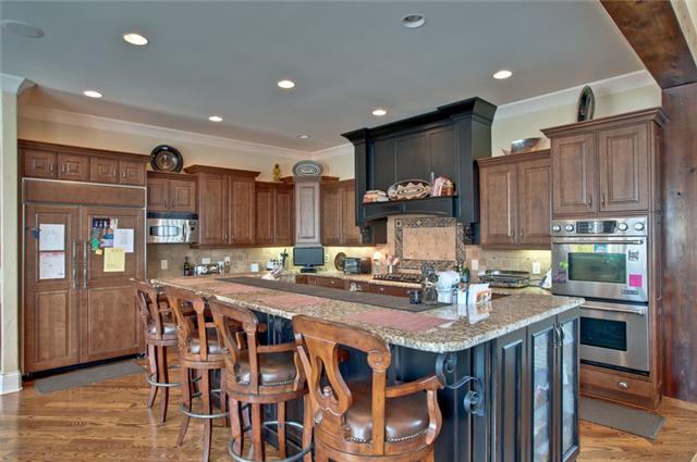 Eddie George's Home, Kitchen