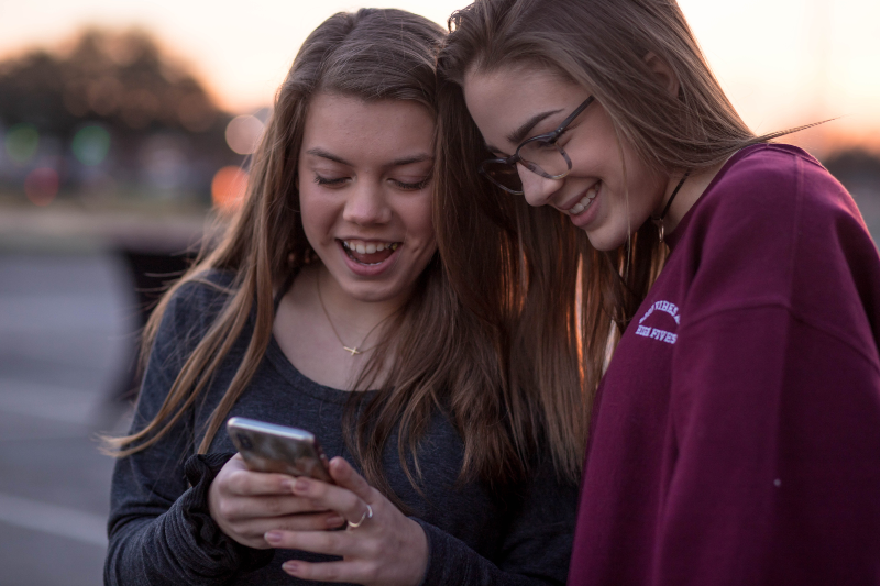 teens on cell phone