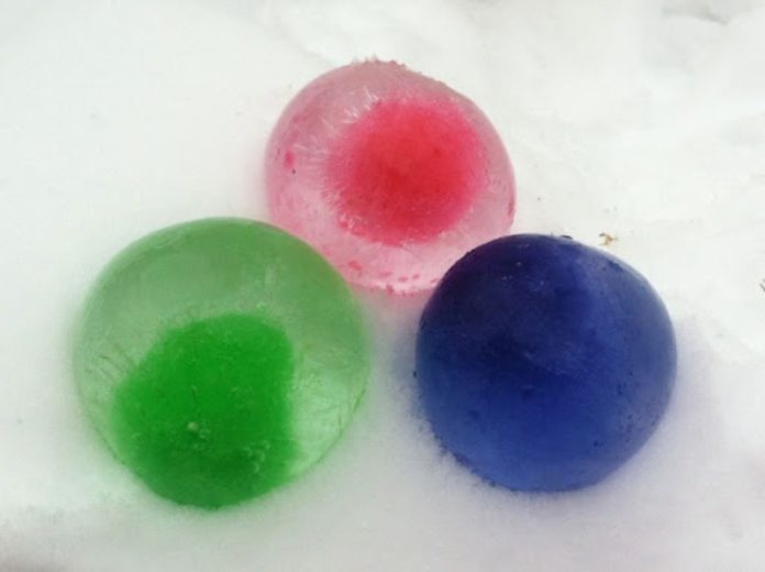 ice balloon from iceblueberries.com