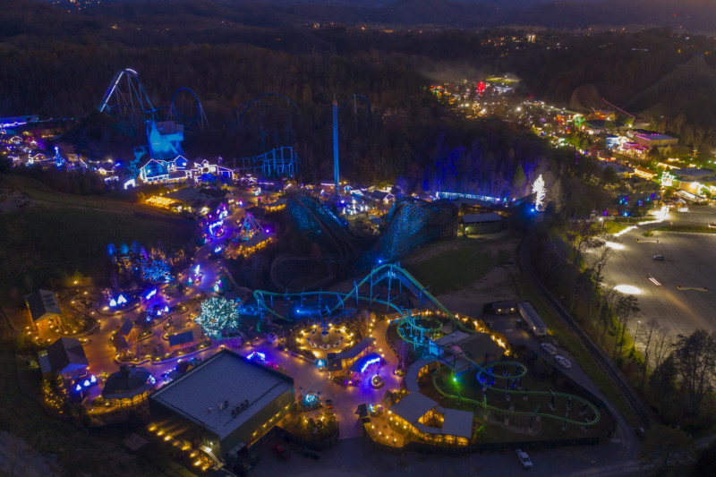 Want to See 5 Million Gleaming Holiday Lights? Visit Dollywood's Smoky
