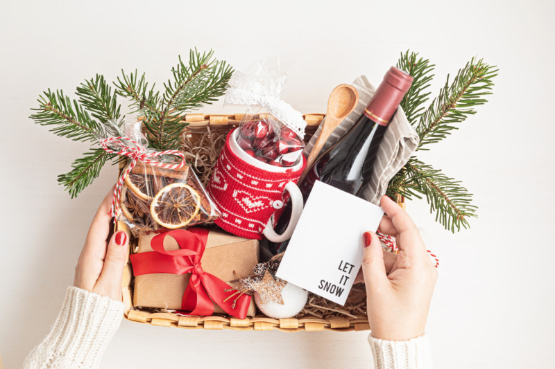 Wine Gift Baskets for the Holidays – 2021 Edition