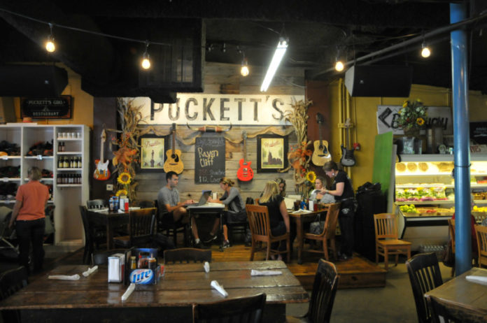 Live music at Puckett's Grocery & Restaurant in Franklin, Tennessee 03 Puckett's
