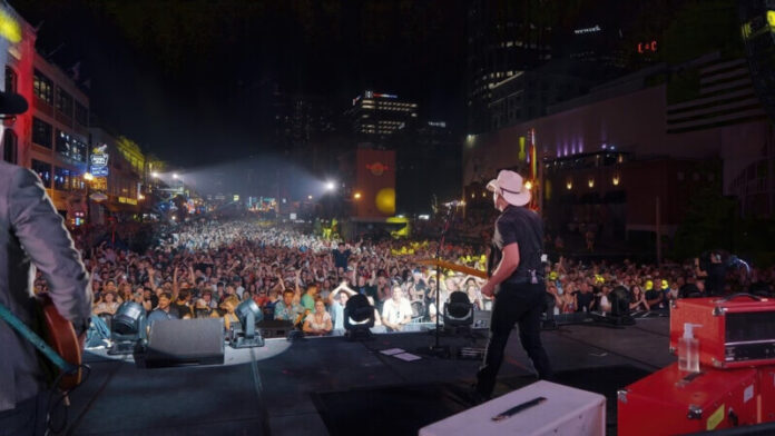 Brad-Paisley-July-4th-2023-bySean-OHalloran