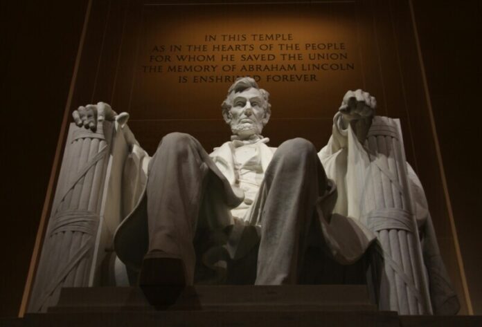 ab-lincoln-statue