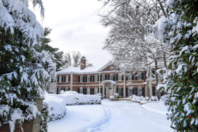 Gov.-Bill-Lee-and-First-Lady-Maria-Lee-Invite-Tennesseans-to-Celebrate-Christmas-at-the-Tennessee-Residence