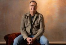 Vince Gill to Receive 2025 CMA Willie Nelson LIfetime Achievement Award