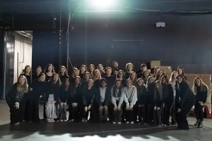 HMSChoir2880x1920px heritage middle