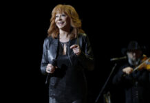 Reba McEntire Joins Trisha Yearwood for Susan G. Komen Breast Cancer Benefit Concert in Nashville